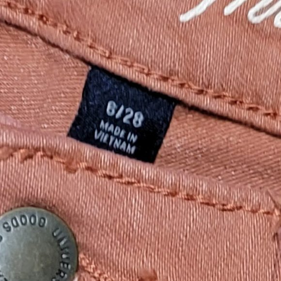 EUC Universal Thread Salmon Colored Shorts Size 6 28 - Picture 11 of 16